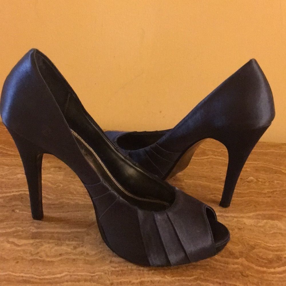 Lulu Townsend navy daffodil platform. Size 8 - Picture 3 of 7